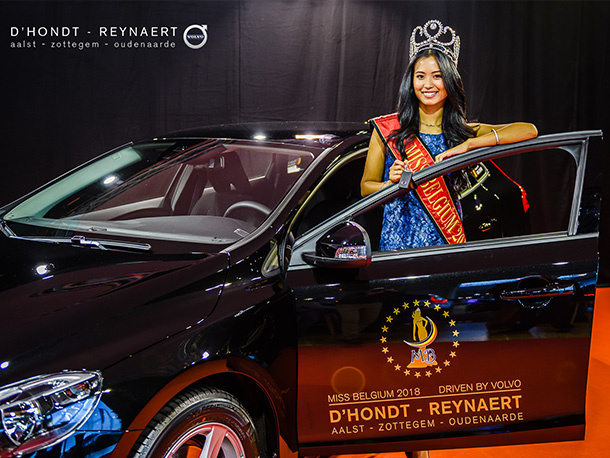 Miss België 2018 Angeline Flor Pua rijdt met een Volvo V40 van Volvo D'Hondt - Reynaert