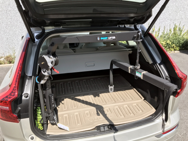 Ingebouwde rolstoellift in een Volvo XC60 - Smart Lifter